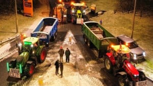 Farmers stage midnight blockade of supermarket depots over pricing pressure